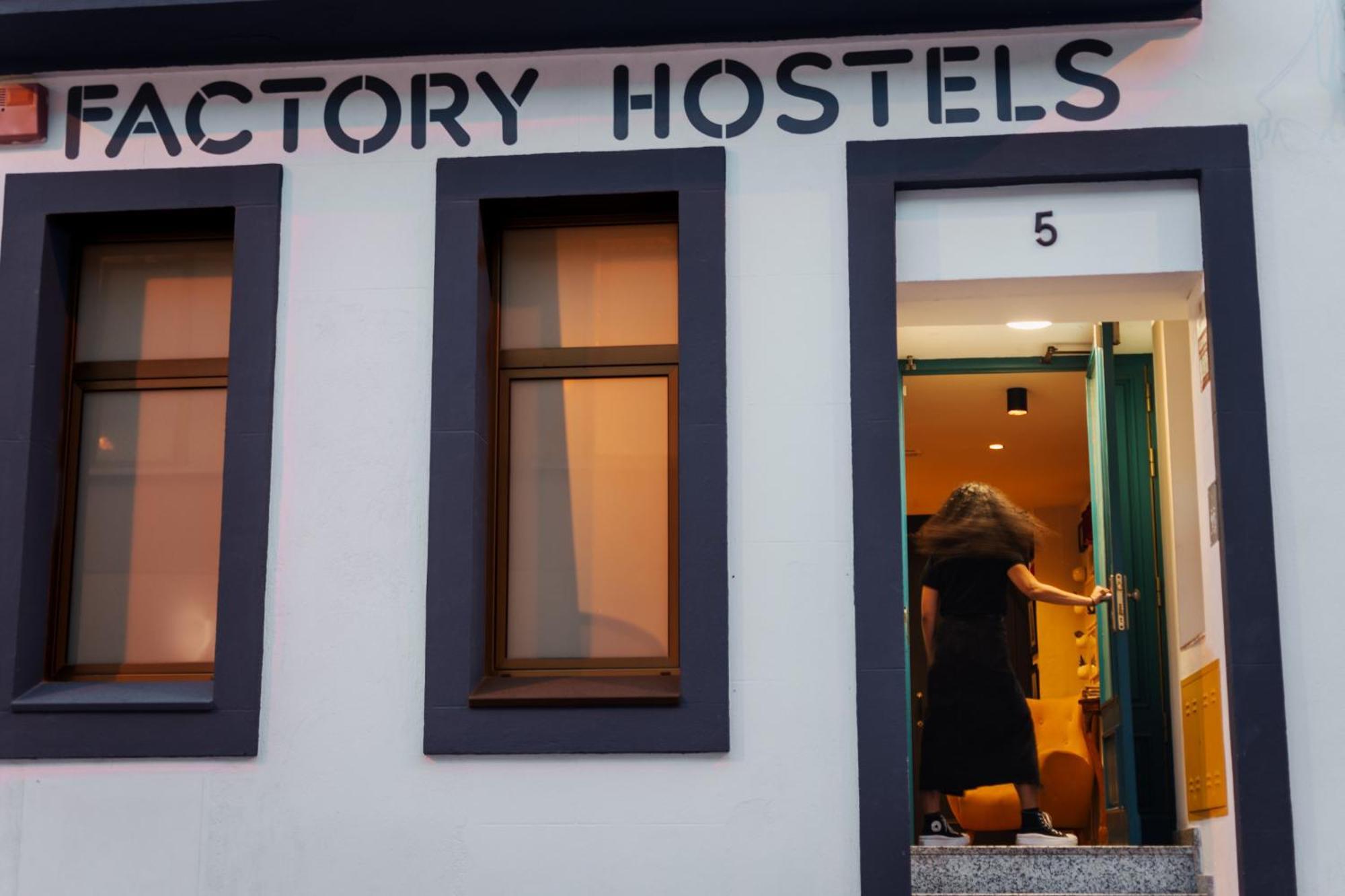 Factory Hostels Barcelona — Photos 1